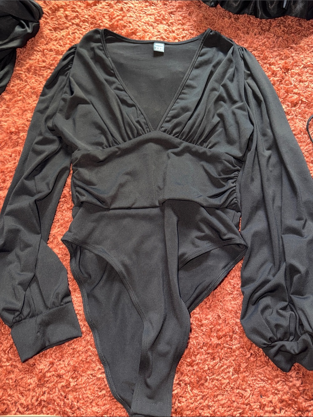 SHEIN Black V-Neck Long Sleeve Ruched Bodysuit
